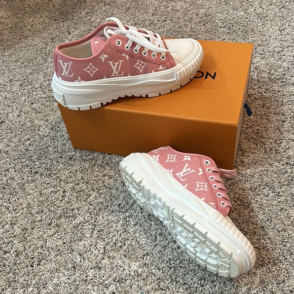 LV Rose Clair Pink Squad Sneaker Size 38.5 - Picture 3 of 5